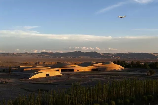 1560300562853587.jpg 敦煌莫高窟游客服务中心01.webp.jpg